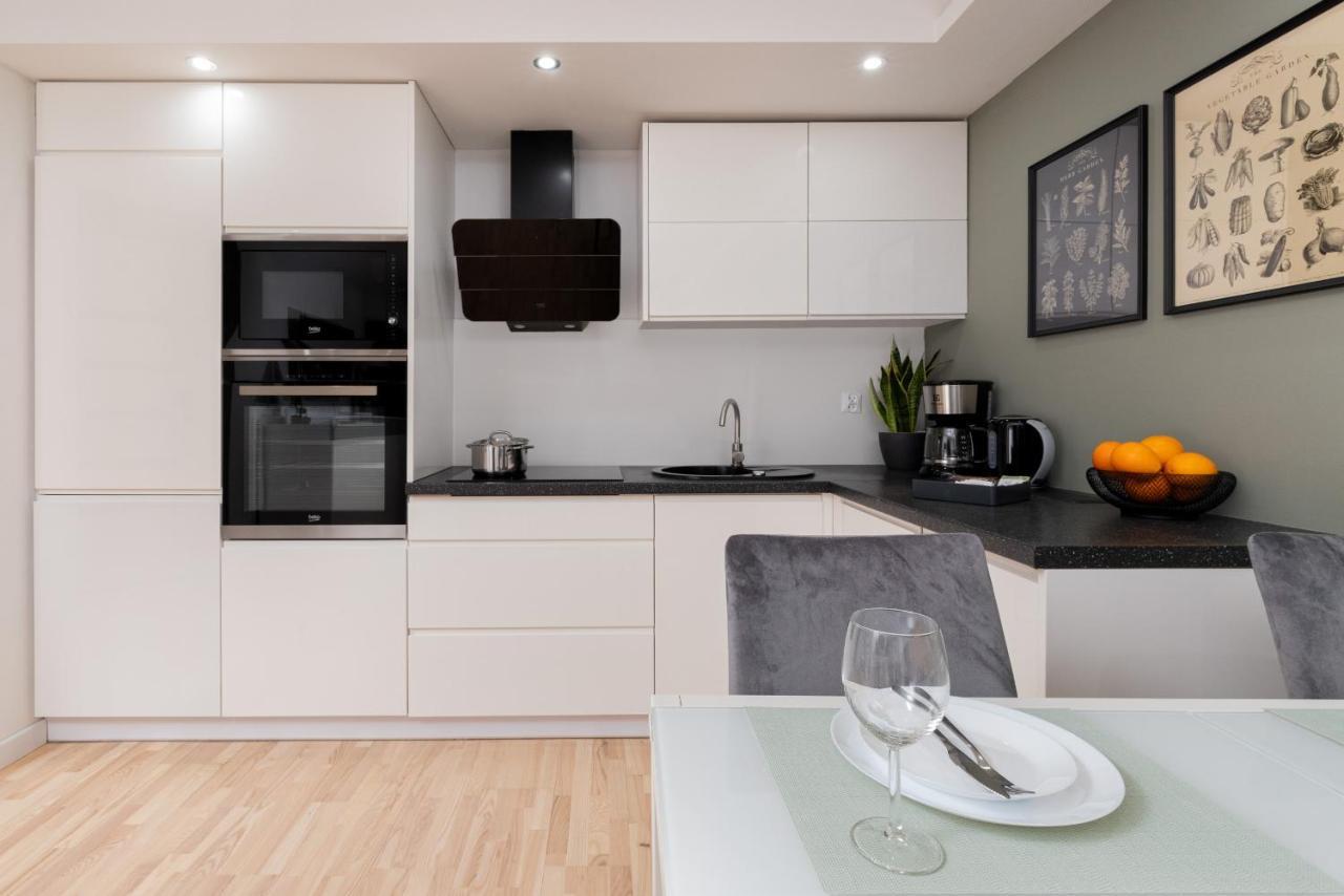 Cozy With Balcony In Dlugie Ogrody By Renters Apartment